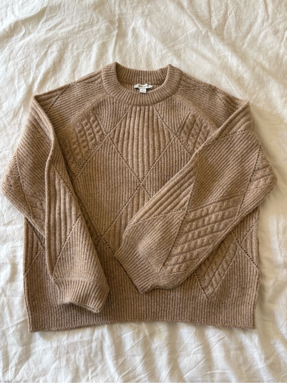 Cable knit diamond pattern camel sweater
